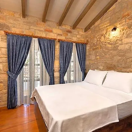 Eflin Haus Historical Place & Monument Hotel